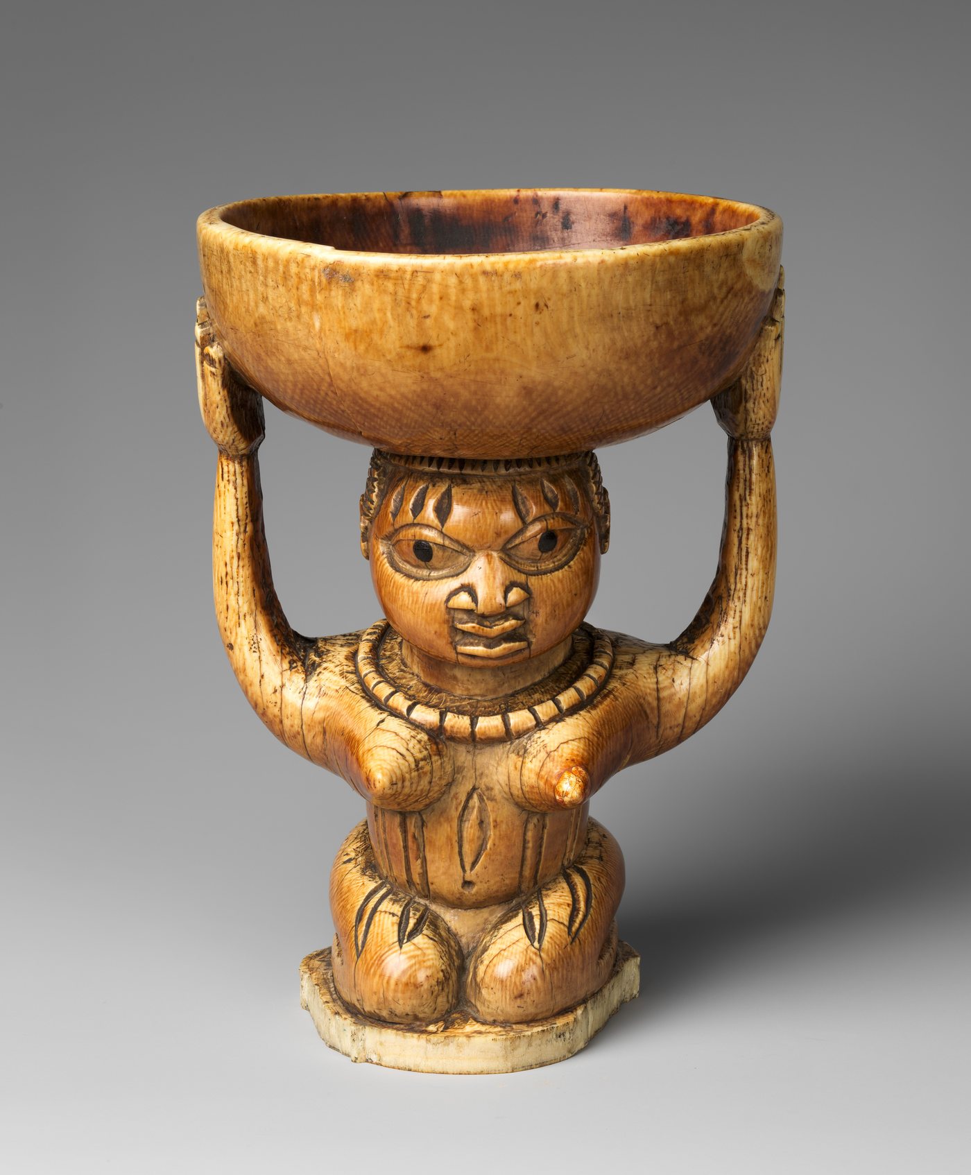 Àgéré Ifá (Ifá divination vessel) with kneeling woman, 17th–19th century